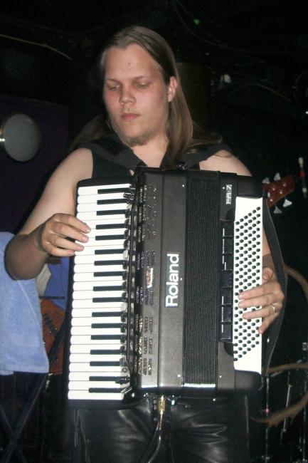 Image: 071030--korpiklaani/web/korpi04.jpg